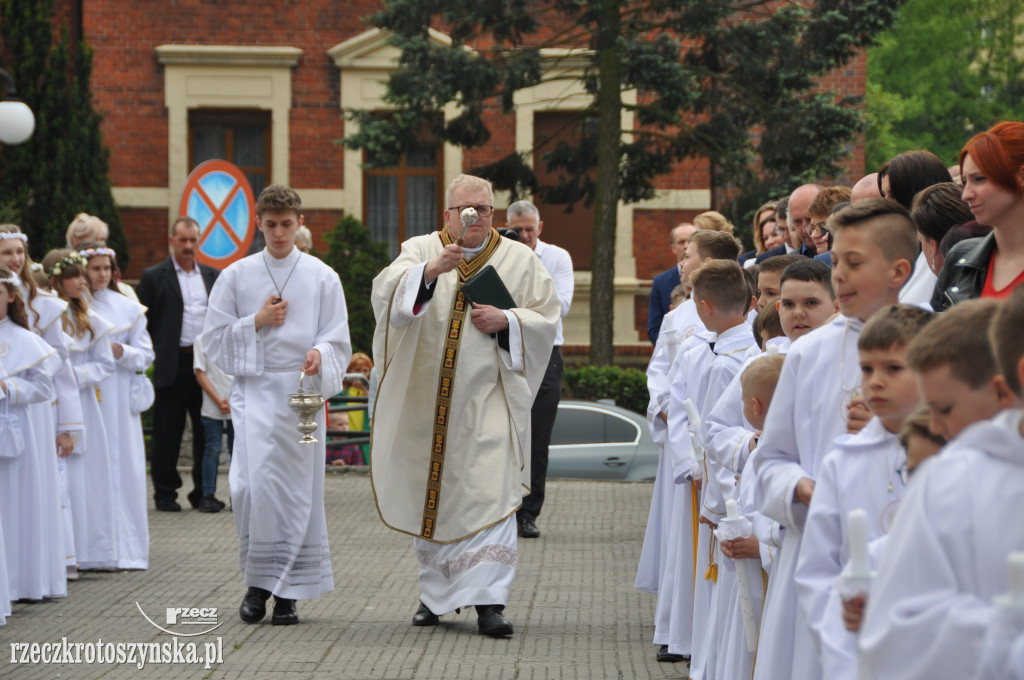 Dzieci z fary przystąpiły do I Komunii Św.