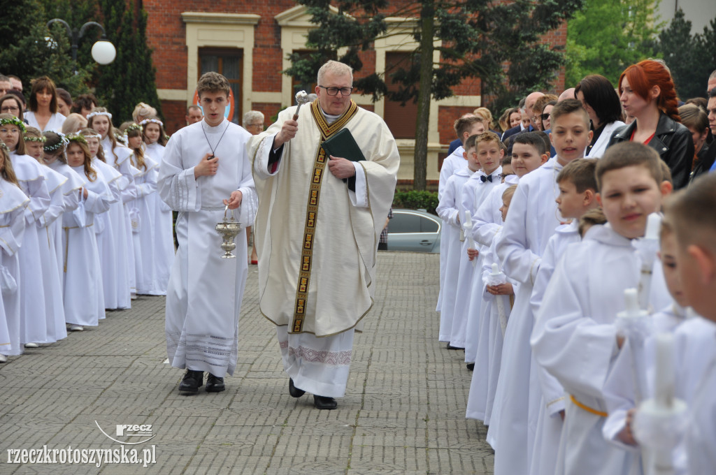 Dzieci z fary przystąpiły do I Komunii Św.