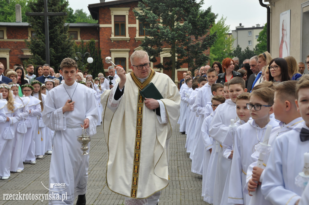 Dzieci z fary przystąpiły do I Komunii Św.