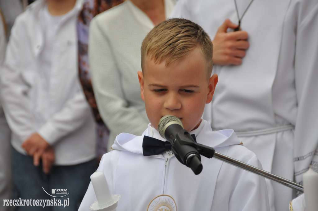 Dzieci z fary przystąpiły do I Komunii Św.