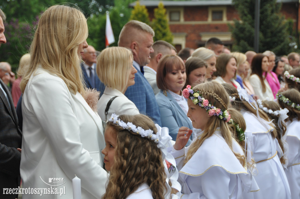 Dzieci z fary przystąpiły do I Komunii Św.