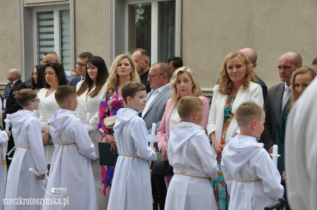 Dzieci z fary przystąpiły do I Komunii Św.