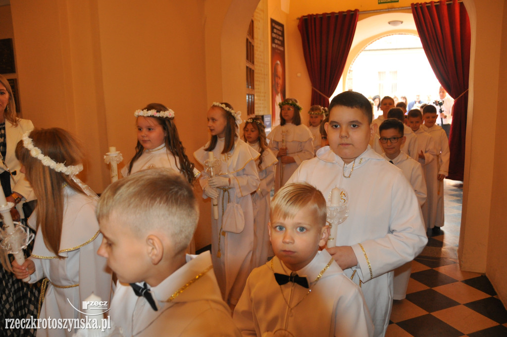 Dzieci z fary przystąpiły do I Komunii Św.