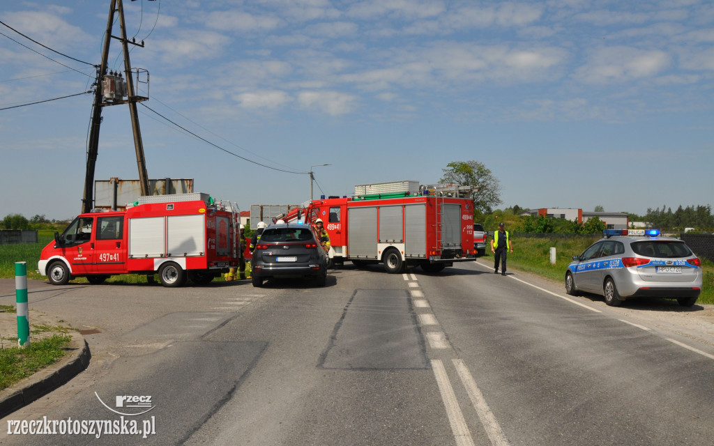 Wóz strażacki zderzył się z osobówką. Zginęły dwie osoby