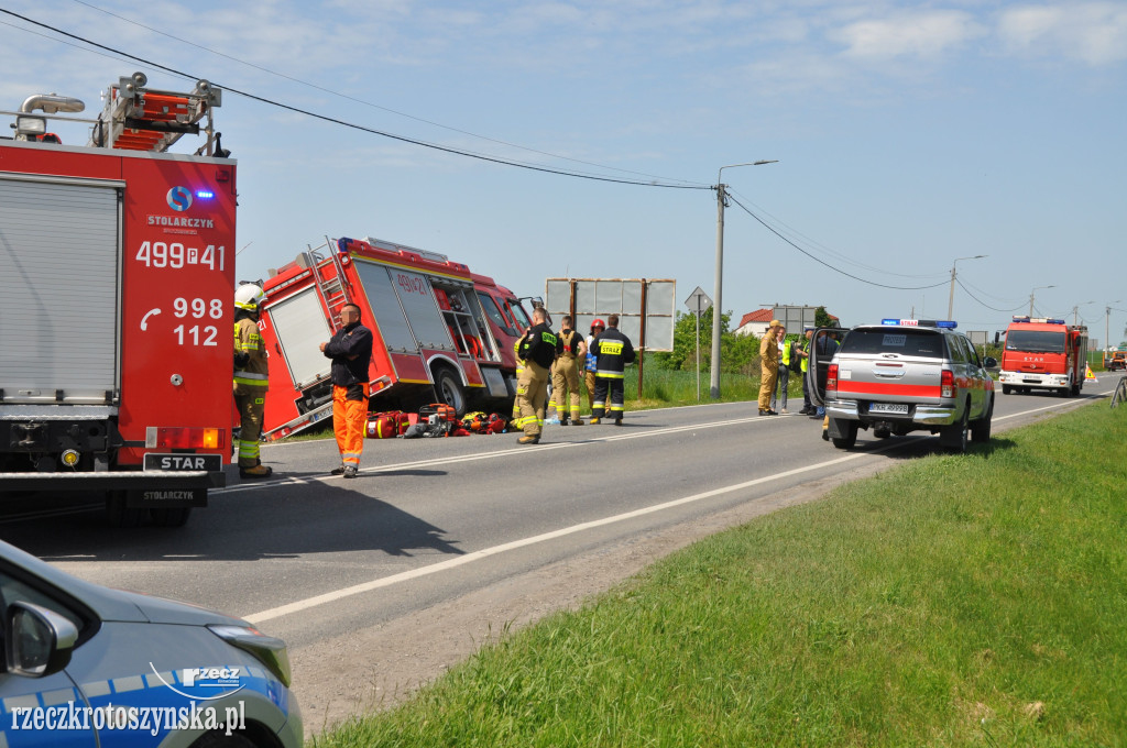 Wóz strażacki zderzył się z osobówką. Zginęły dwie osoby