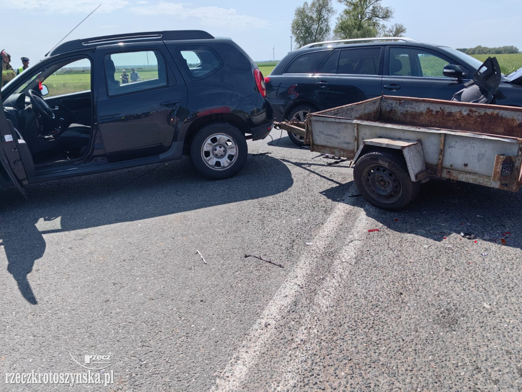 Wóz strażacki zderzył się z osobówką. Zginęły dwie osoby