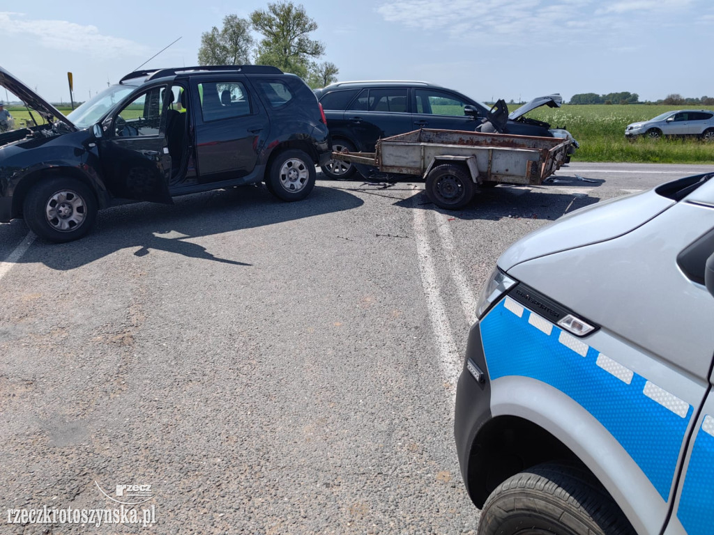 Wóz strażacki zderzył się z osobówką. Zginęły dwie osoby