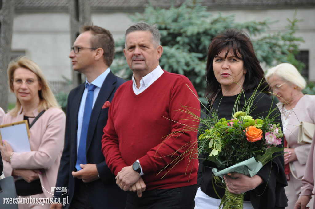 Szkole Podstawowej w Roszkach nadano imię