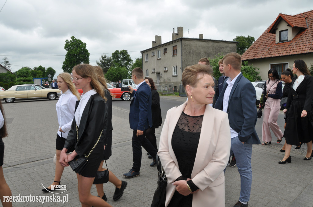 Szkole Podstawowej w Roszkach nadano imię