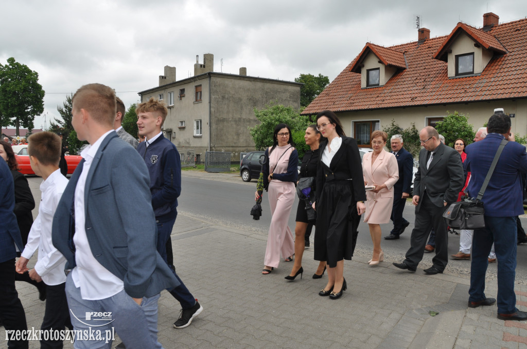 Szkole Podstawowej w Roszkach nadano imię