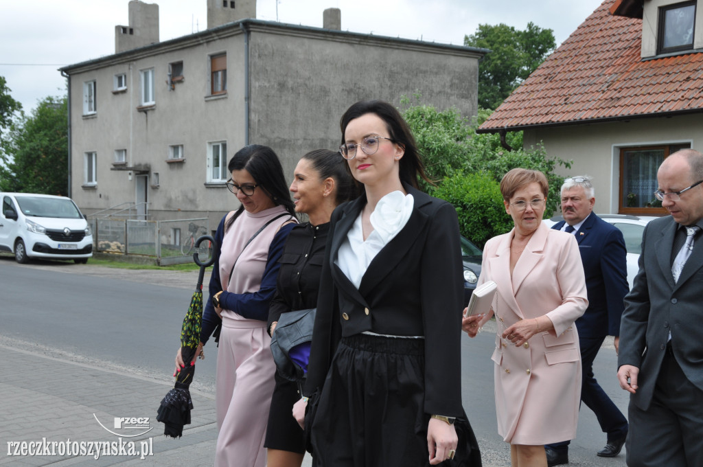 Szkole Podstawowej w Roszkach nadano imię