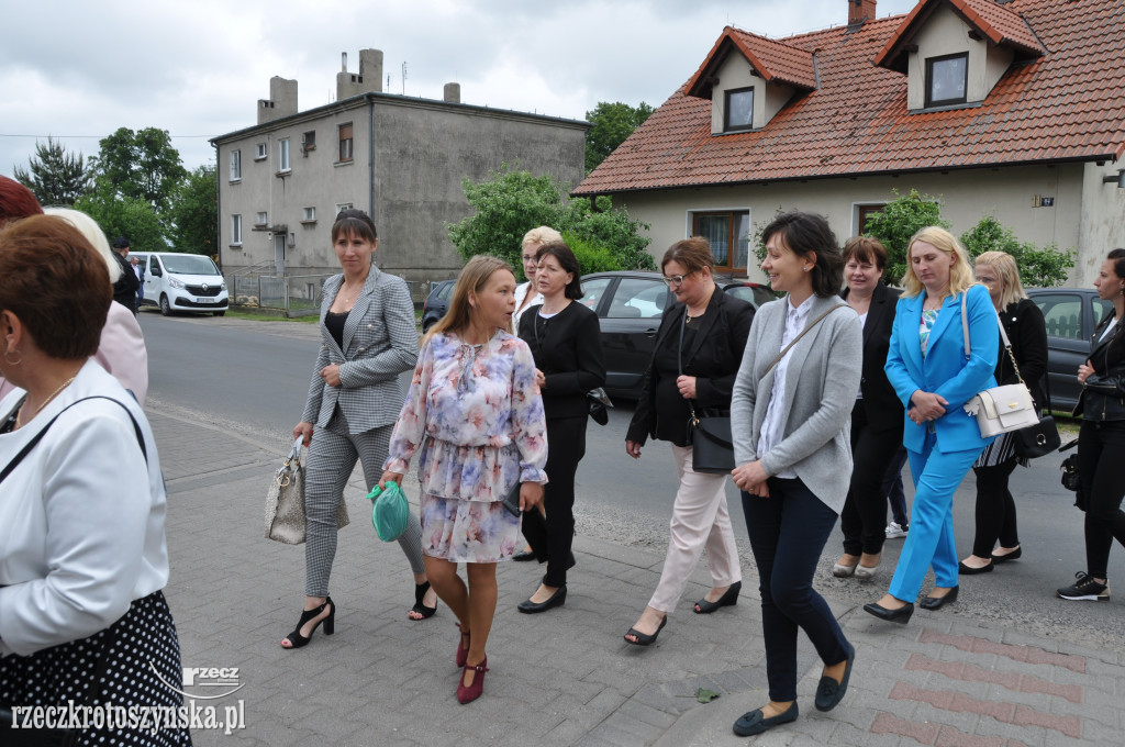 Szkole Podstawowej w Roszkach nadano imię