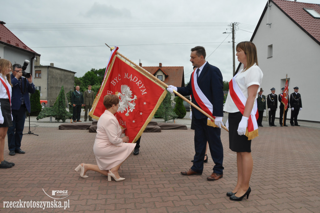 Szkole Podstawowej w Roszkach nadano imię