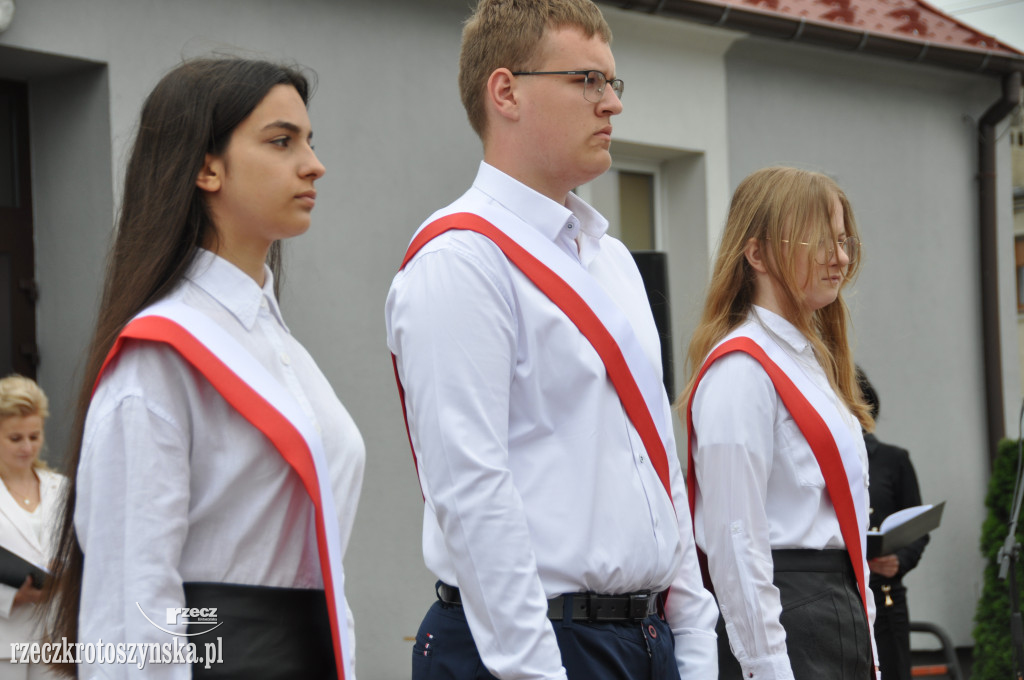 Szkole Podstawowej w Roszkach nadano imię