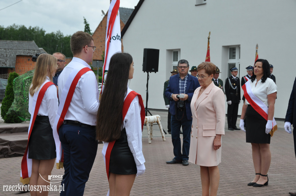 Szkole Podstawowej w Roszkach nadano imię