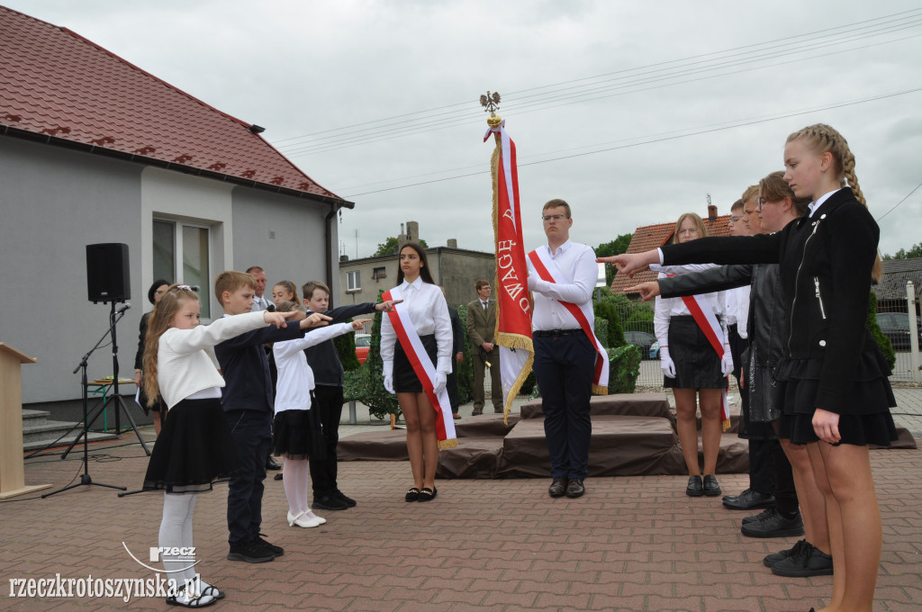 Szkole Podstawowej w Roszkach nadano imię