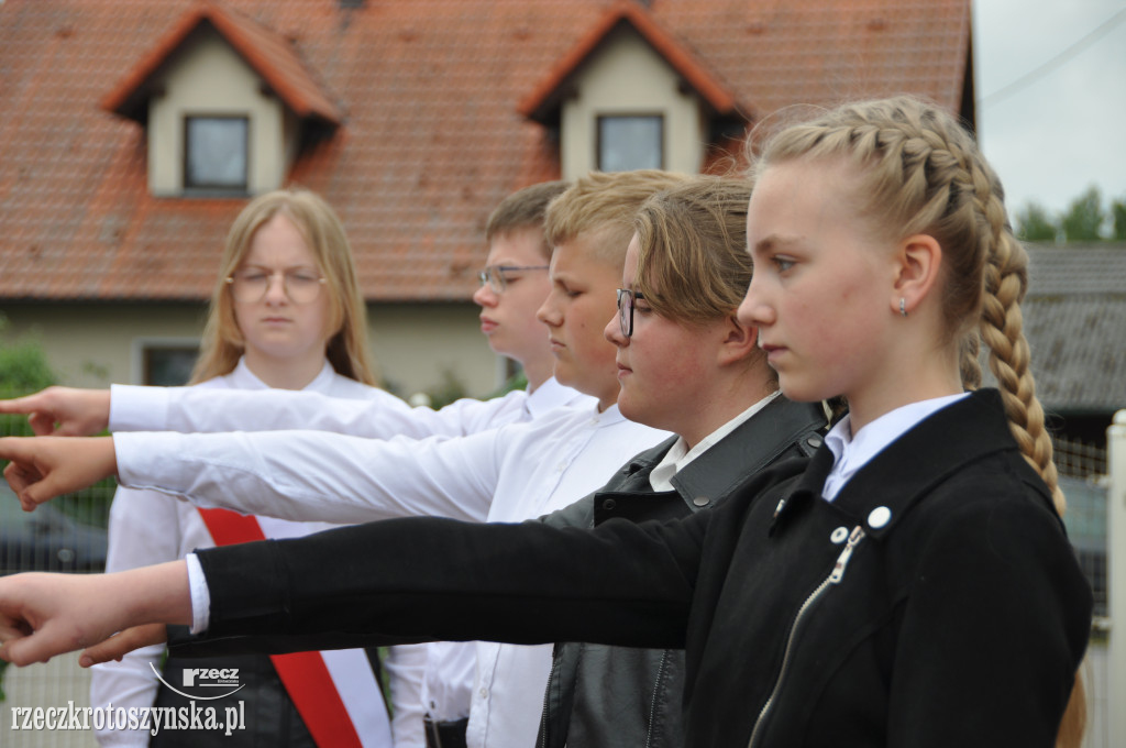 Szkole Podstawowej w Roszkach nadano imię