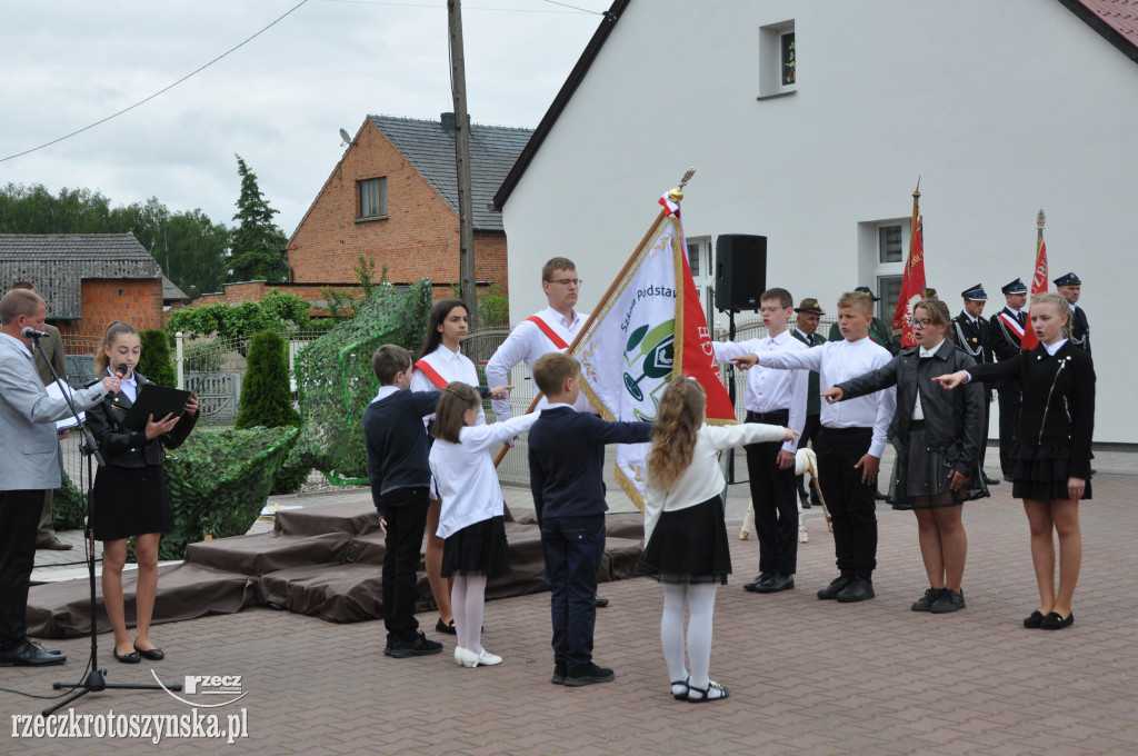 Szkole Podstawowej w Roszkach nadano imię