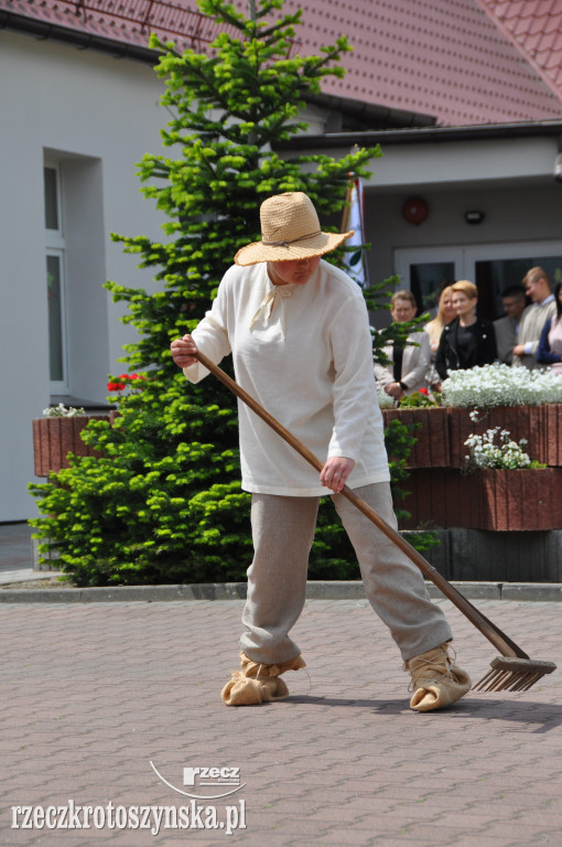Szkole Podstawowej w Roszkach nadano imię