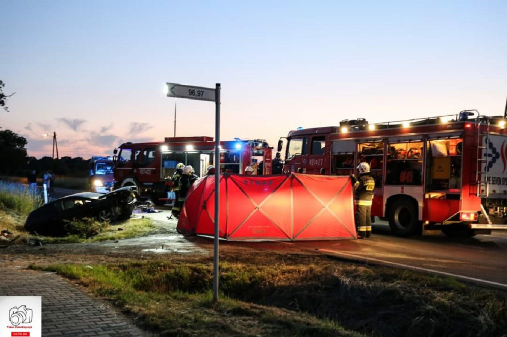 Wypadek na drodze krajowej. Trzy osoby w szpitalu