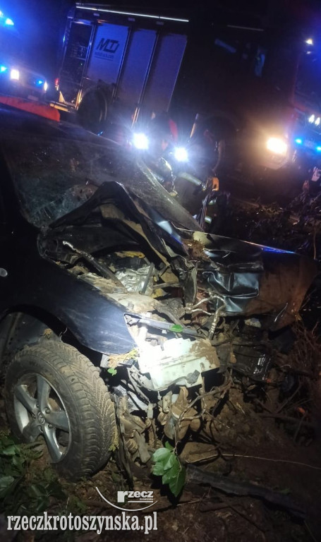 Nocny wypadek na trasie Krotoszyn - Sulmierzyce. Cudem przeżyli