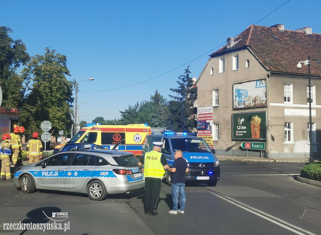 Radiowóz zderzył się z osobówką