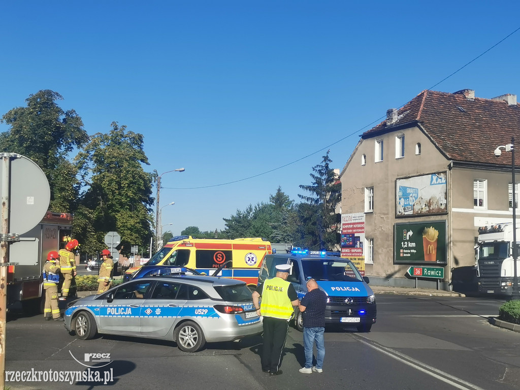 Radiowóz zderzył się z osobówką