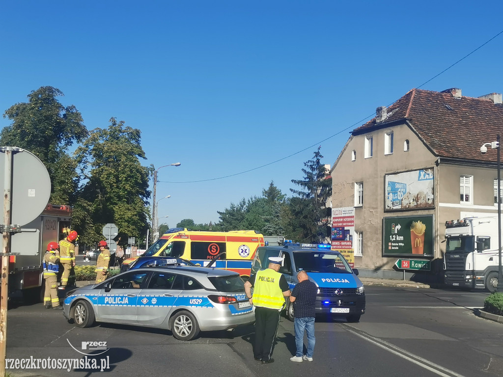 Radiowóz zderzył się z osobówką