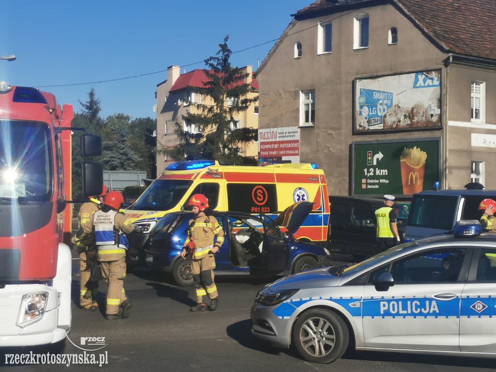 Radiowóz zderzył się z osobówką