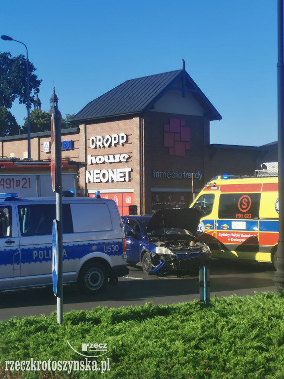 Radiowóz zderzył się z osobówką