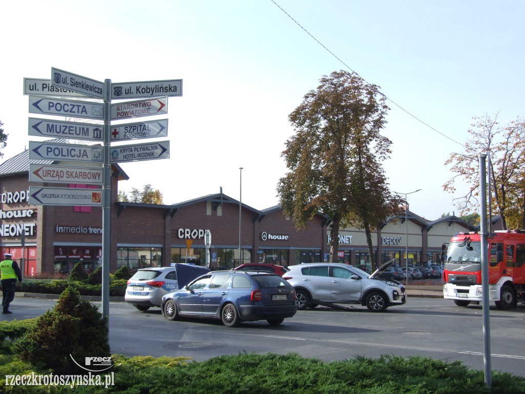 Wypadek na skrzyżowaniu. Kierowcy narzekają na sygnalizację świetlną