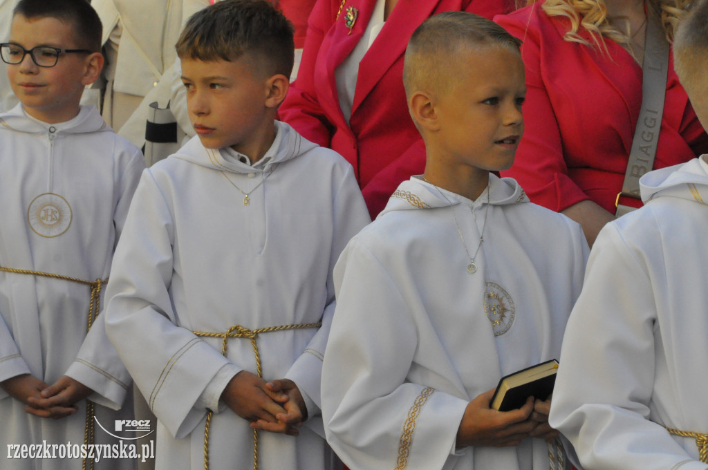 Pierwsza Komunia św. w parafii pw. św. Piotra i Pawła