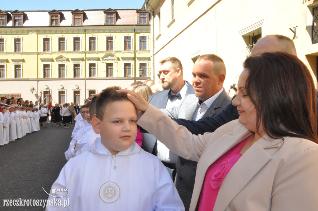 Pierwsza Komunia św. w parafii pw. św. Piotra i Pawła