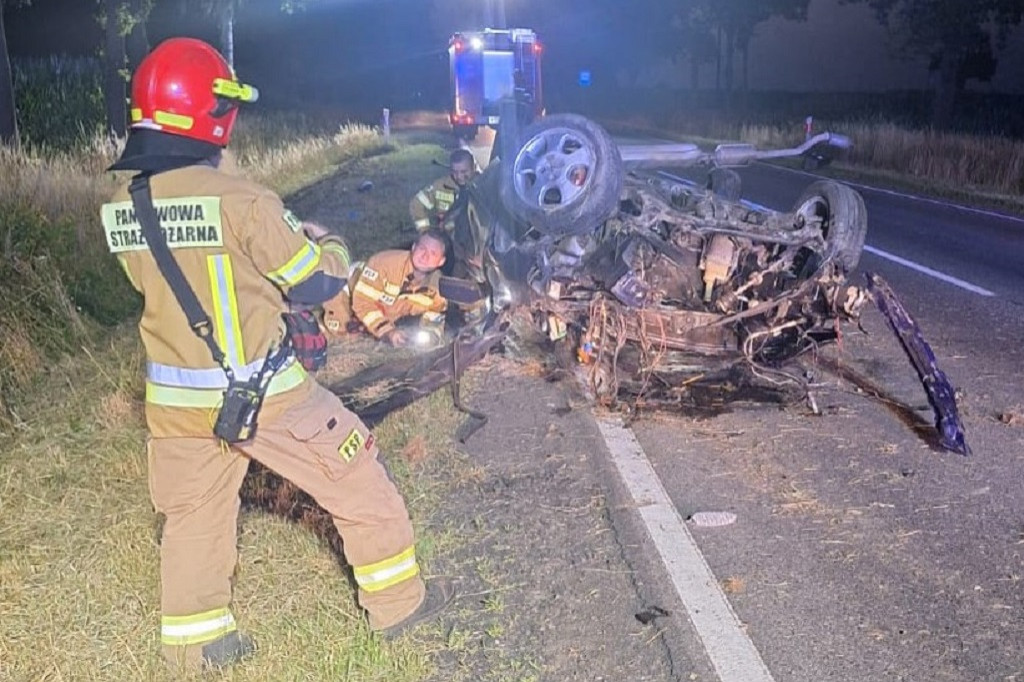 Śmierć na drodze. 20-latek wyprzedzał z dużą prędkością