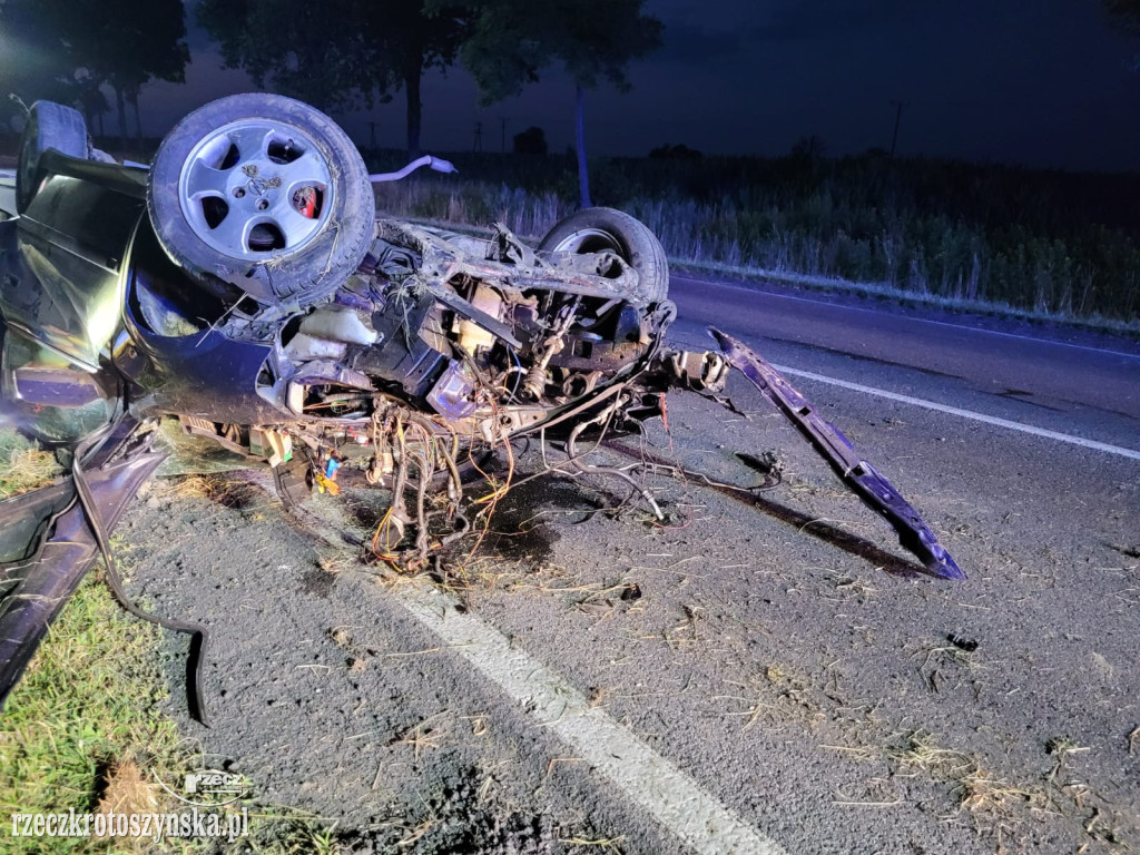 Śmierć na drodze. 20-latek wyprzedzał z dużą prędkością