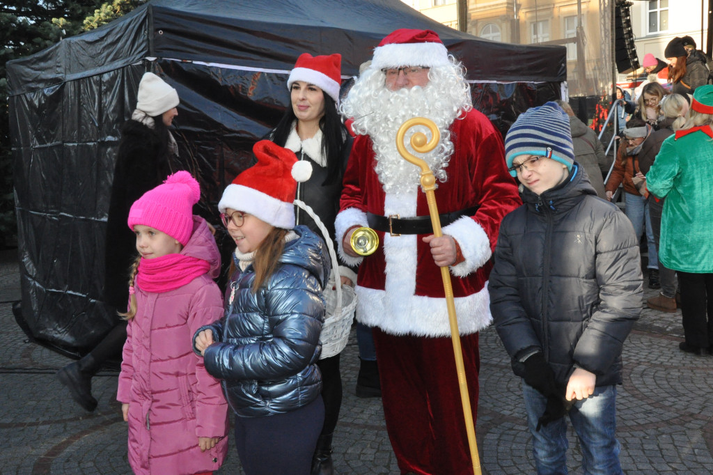 XIV Jarmark Świąteczny przyciągnął rzesze osób