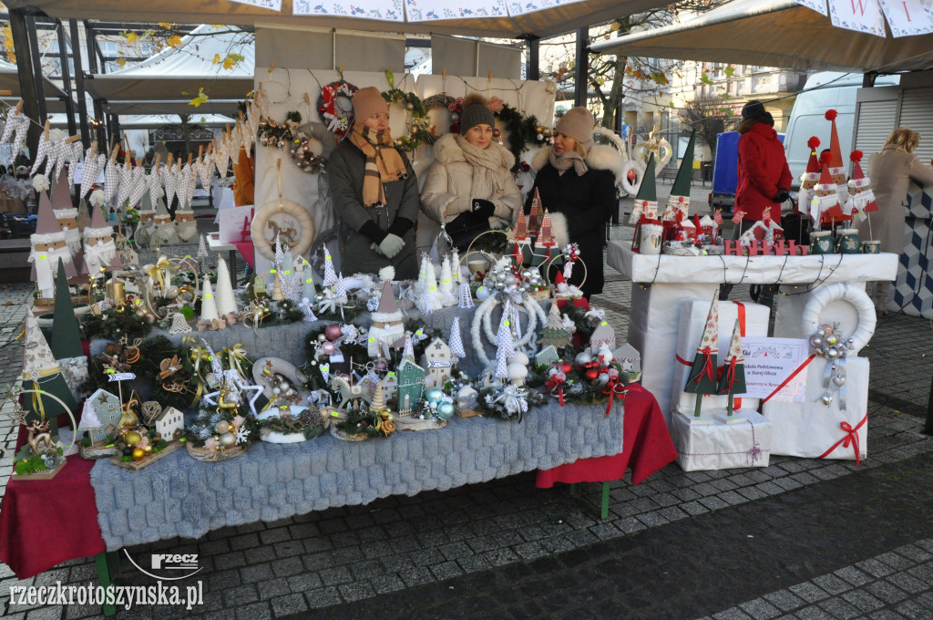 XIV Jarmark Świąteczny przyciągnął rzesze osób