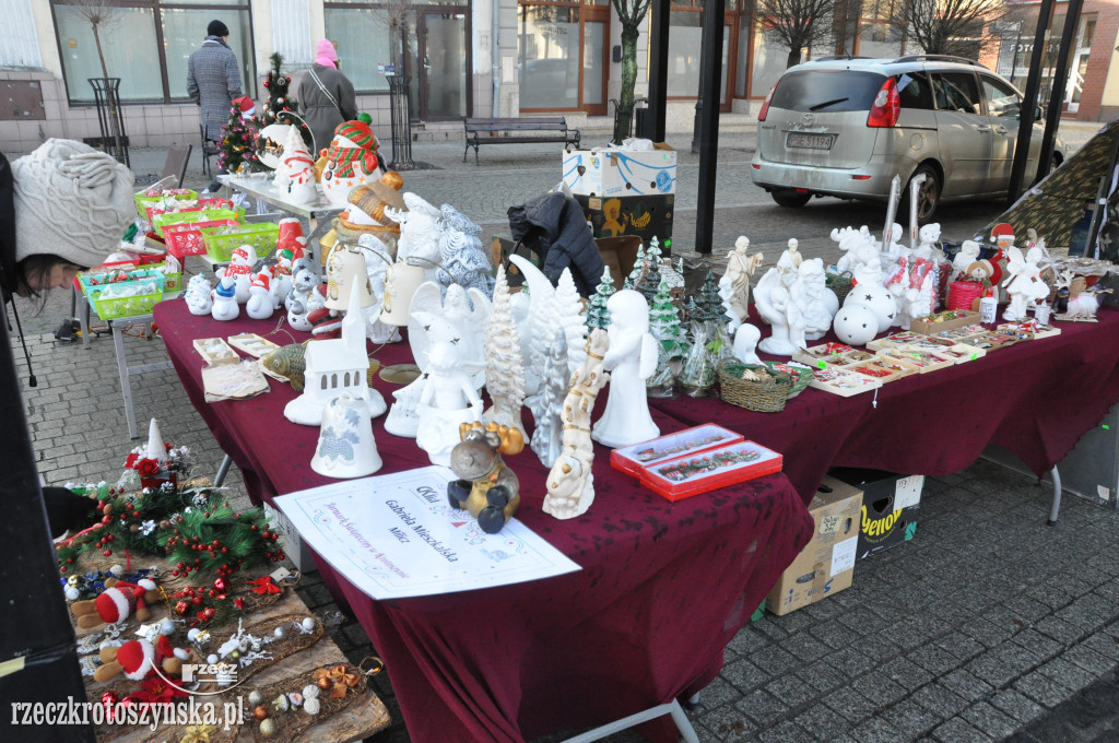 XIV Jarmark Świąteczny przyciągnął rzesze osób