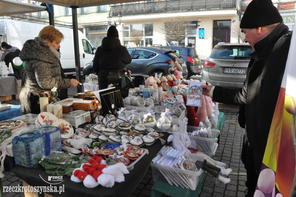 XIV Jarmark Świąteczny przyciągnął rzesze osób