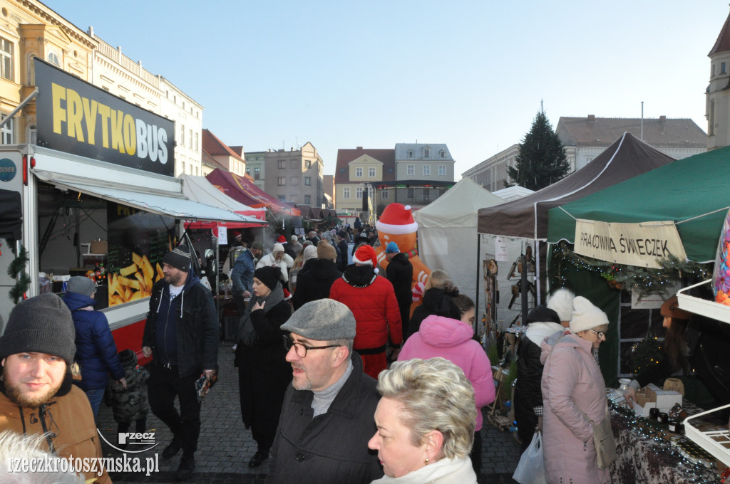 XIV Jarmark Świąteczny przyciągnął rzesze osób