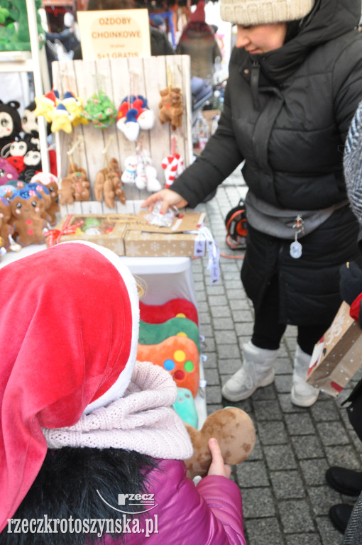 XIV Jarmark Świąteczny przyciągnął rzesze osób