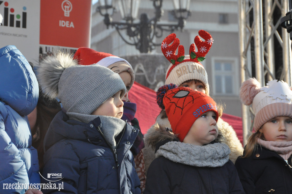 XIV Jarmark Świąteczny przyciągnął rzesze osób