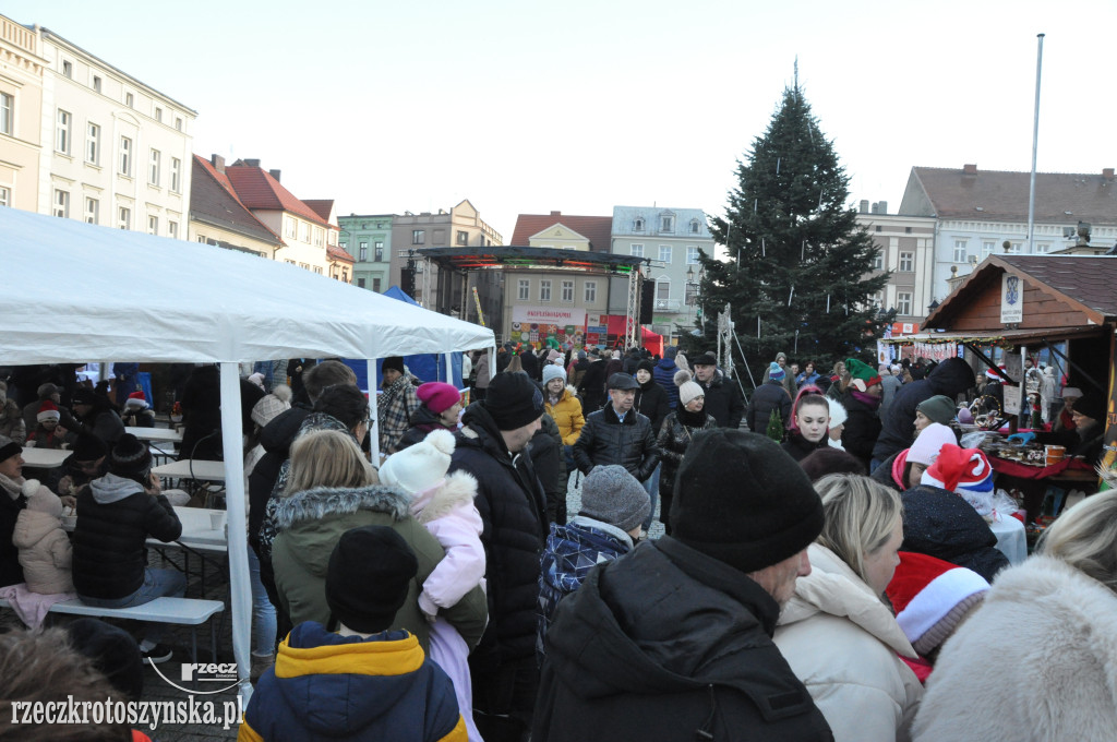 XIV Jarmark Świąteczny przyciągnął rzesze osób