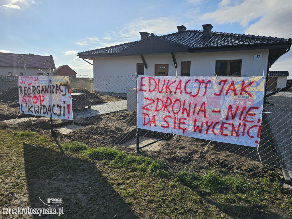 Protest na wsiach. Nie zabierajcie nam szkoły!