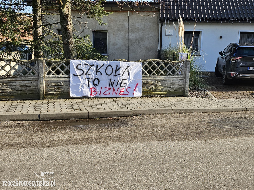 Protest na wsiach. Nie zabierajcie nam szkoły!