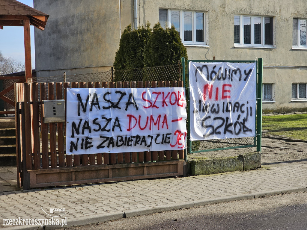 Protest na wsiach. Nie zabierajcie nam szkoły!