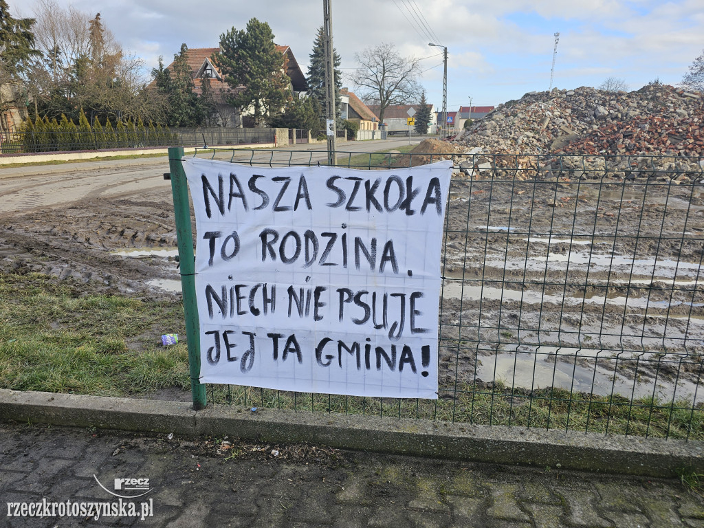 Protest na wsiach. Nie zabierajcie nam szkoły!