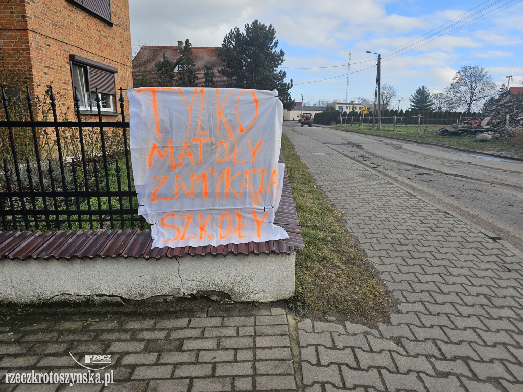 Protest na wsiach. Nie zabierajcie nam szkoły!