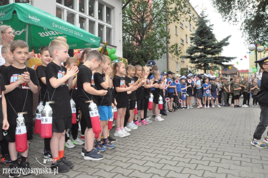 Przedszkolaki jako policjanci i żołnierze
