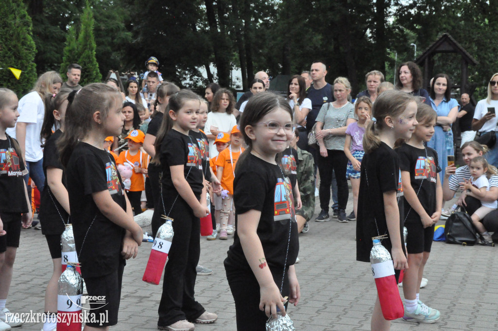 Przedszkolaki jako policjanci i żołnierze